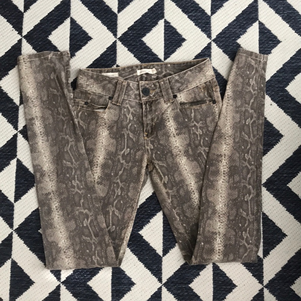 Sneak print brown jeans